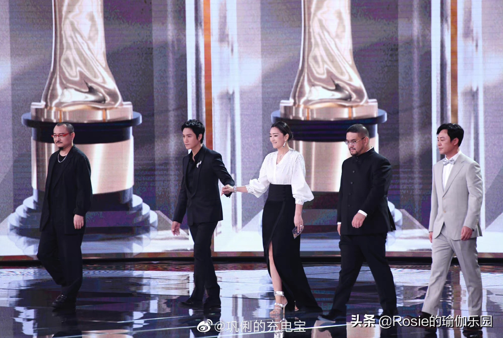 55岁巩俐和56岁张曼玉,巩俐抗衰老的秘诀