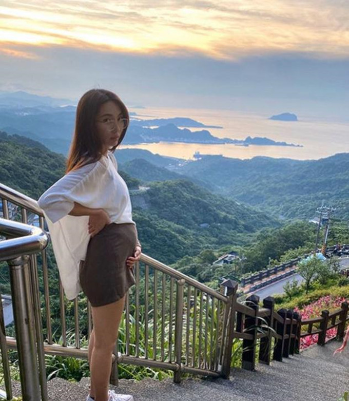 女歌手流产经历,痛心32岁女网红明星坠崖
