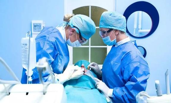 美国老人看病免费吗,美国看病到底难不难