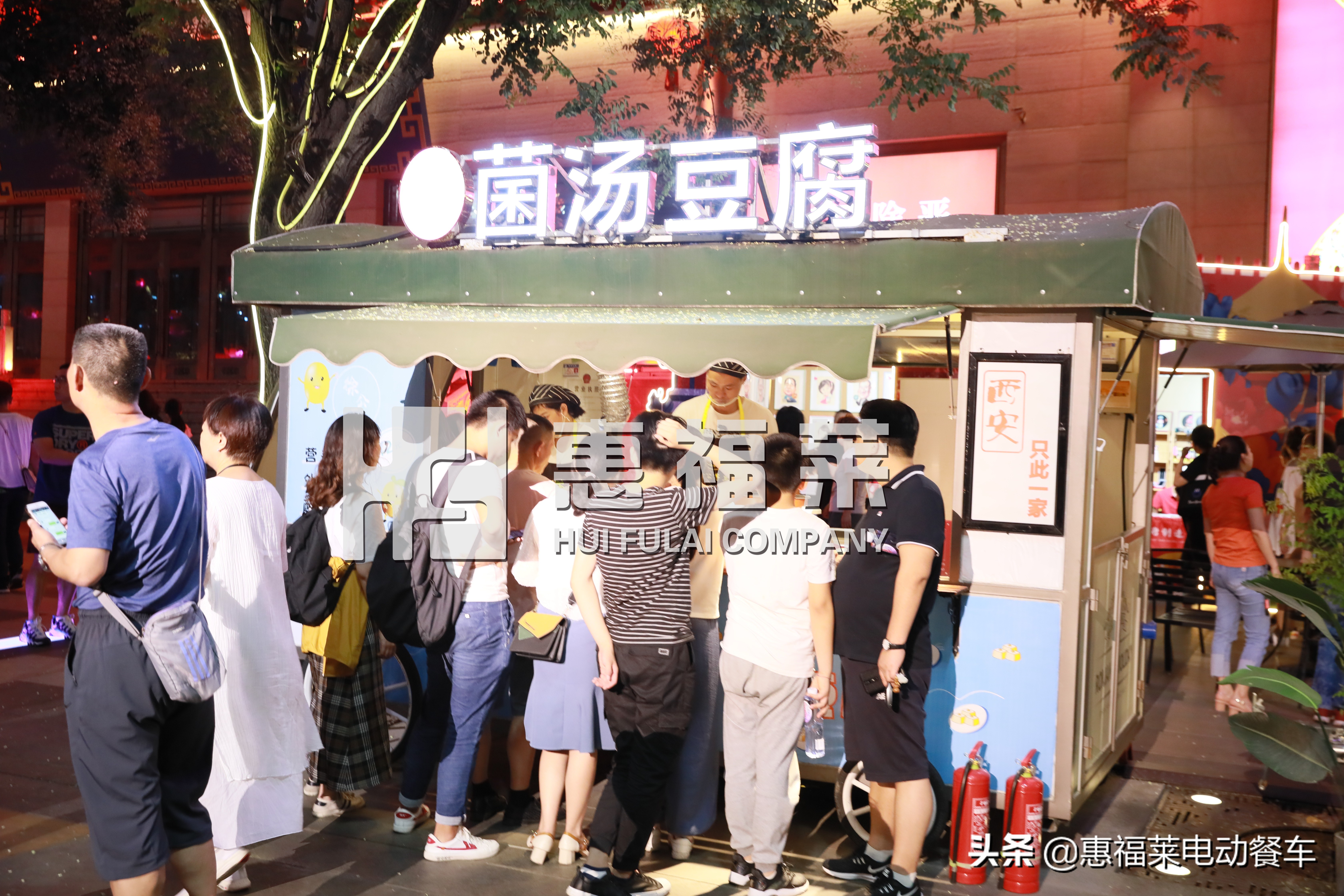 惠福莱餐车厂家定制美食车,惠福莱移动餐车制冷设备