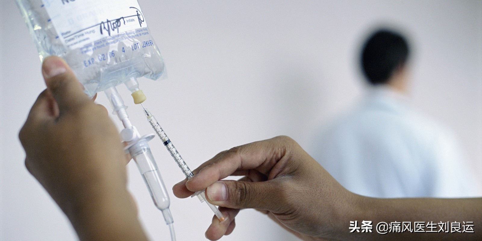 抗生素会引起痛风急性期发作吗,抗生素治风湿吗