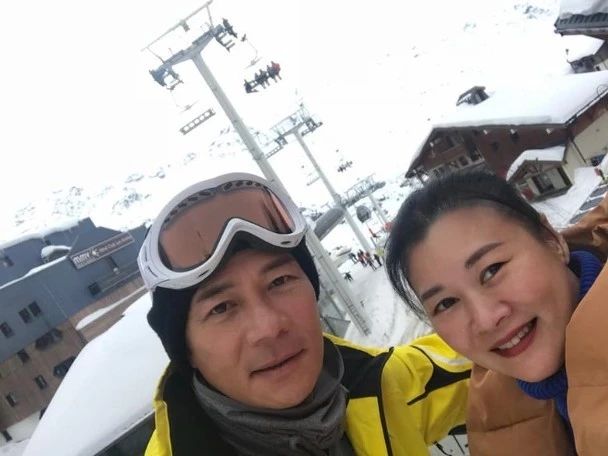 与太太22结婚周年！TVB男神罕见深情告白：谢谢给予我丈夫身份