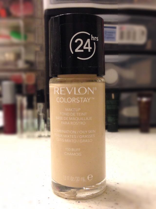 用哪种粉底液可以让肌肤变得自然光滑,同时又有素颜的质感呢?