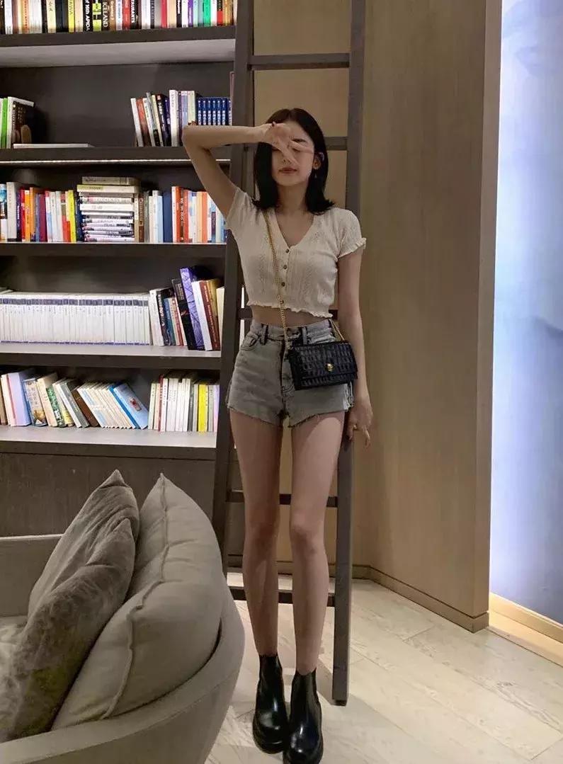 刘雯蕾丝服装,刘雯jennie