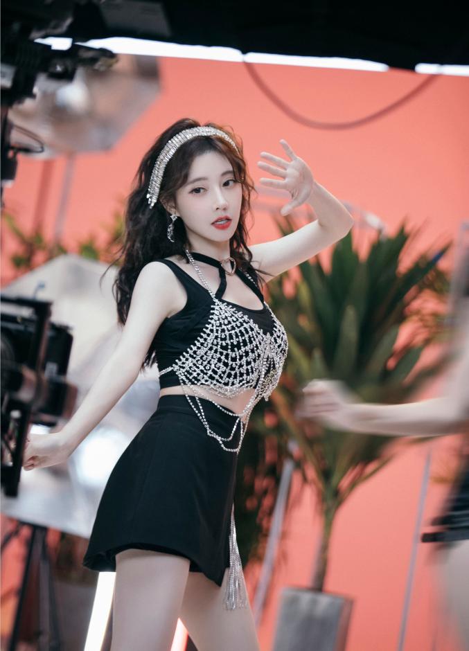 冯提莫新现场唱歌视频,冯提莫新歌说唱