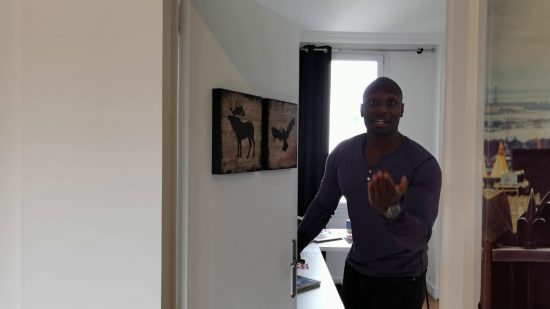 手机摄像头刮花了影响拍照吗,手机摄像头玻璃刮花有影响吗