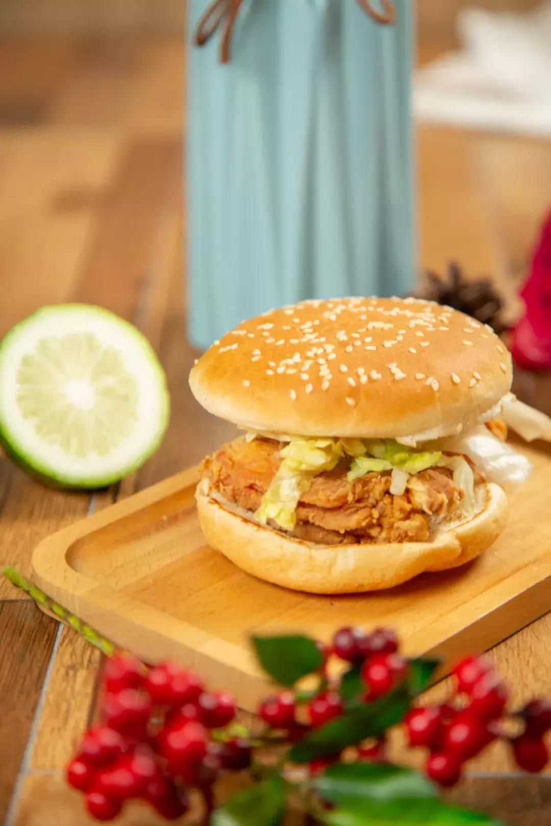 人气产品买一送一！披萨半价！现在来还能吃4顿霸王餐！