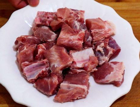 红烧排骨家常做法要焯水吗,红烧排骨的正确做法排骨要焯水不