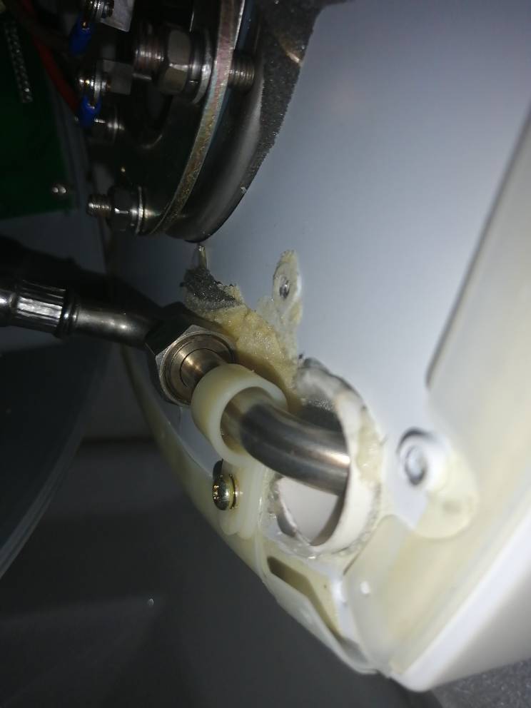 奥特朗储水式电热水器镁棒拆解,奥特朗hdsf402-55更换镁棒流程