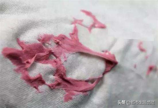 衣服染上碳素墨水怎么洗掉妙招,衣服染上西红柿汁怎样才能洗掉