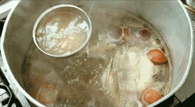 做饭锅里有泡沫是不是洗洁精,做饭时起泡沫