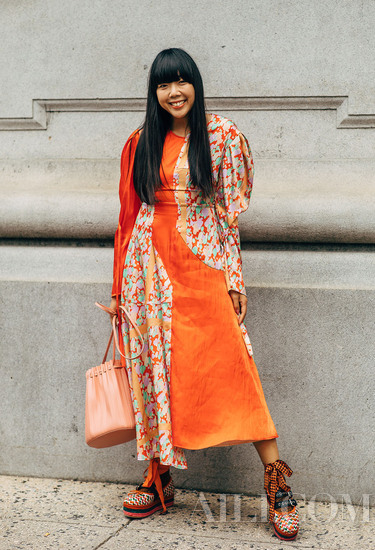 适合黄黑皮的橘色,黄皮适合穿亮橙色