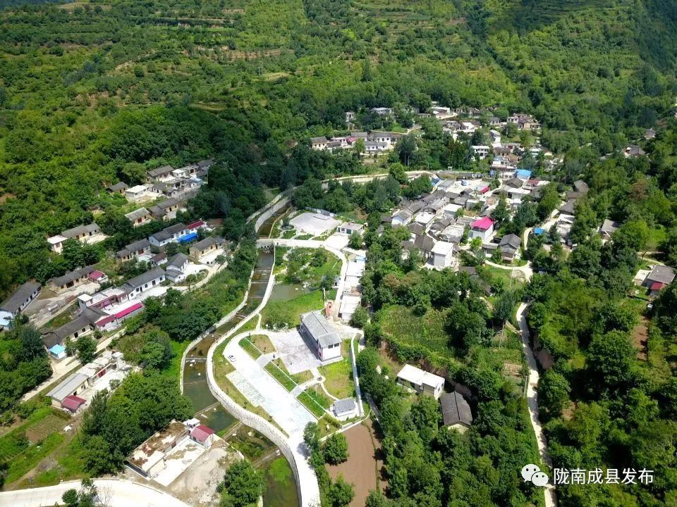 我叫成县，这是我2019年的自拍照~