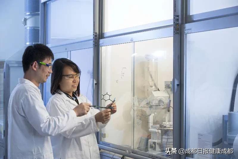 黑痣黑色素瘤检查挂什么科,黑痣切除了就可以防恶变