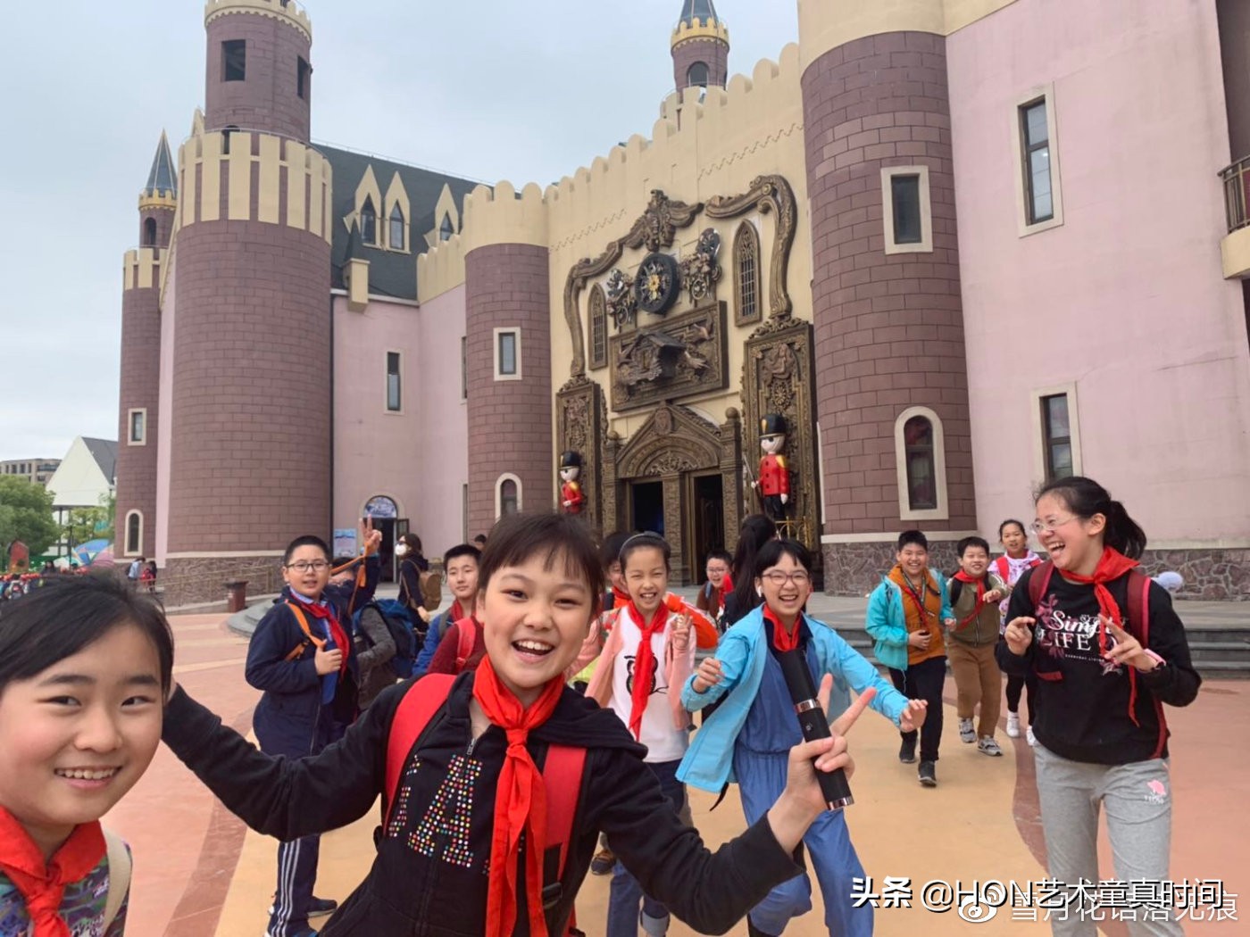 我们是时间旅行者寻找生命中的光,我们都是旅行者寻找生命中的光