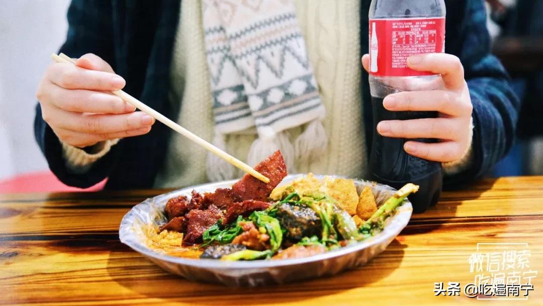 南宁路边夜市美食排行榜,南宁深夜路边摊鲜肉粉
