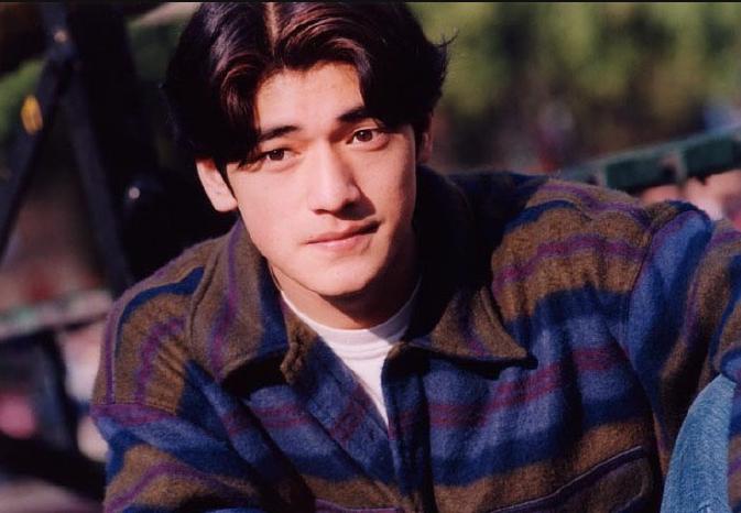 47岁金城武照片,45岁的金城武现状