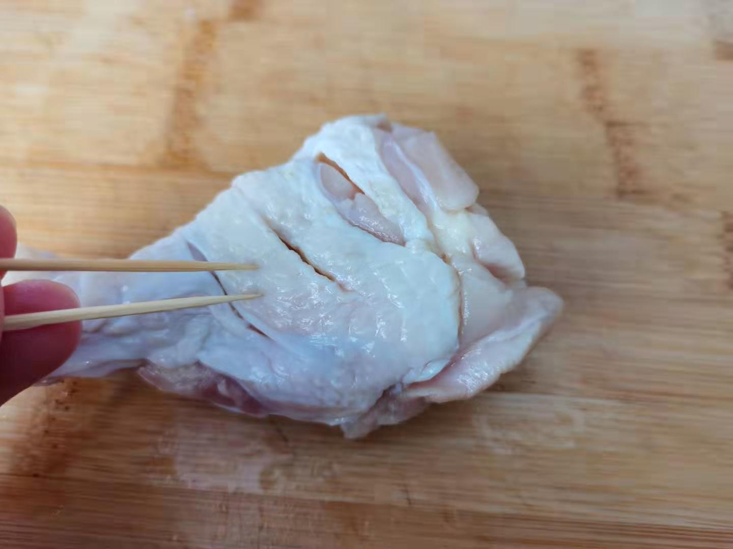 炸鸡腿里面老是炸不熟,炸鸡腿很油怎么回事