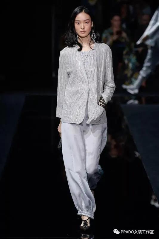 2021乔治阿玛尼春夏时装秀 (安普里奥·阿玛尼ar2500报价)