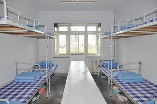 大学的寝室对比,大学的宿舍和高中差别真大