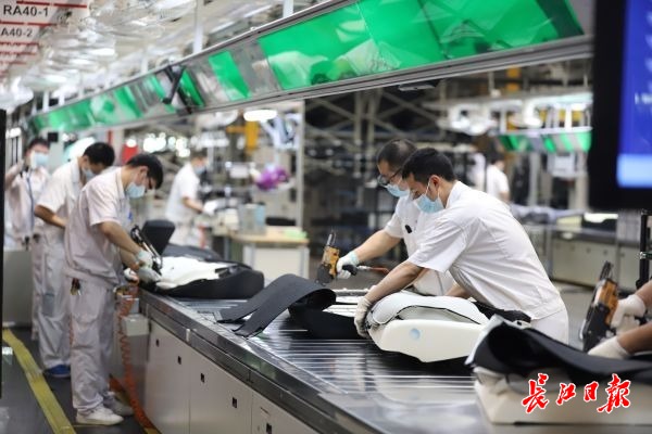 机器人“云”可“未卜先知”预判故障，汽车座椅企业加快智能化改造