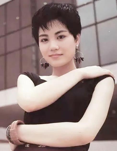 王菲怎么样谈恋爱的,歌坛天后王菲谢霆锋