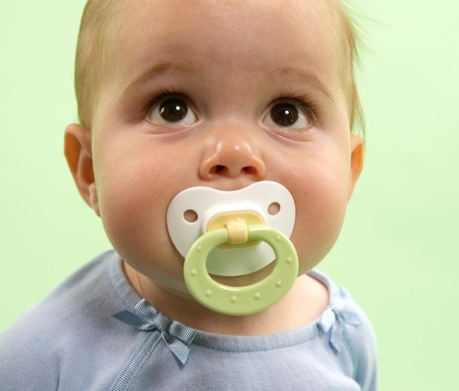 小孩找不到安抚奶嘴哭不停,小孩子不用安抚奶嘴一直哭怎么办