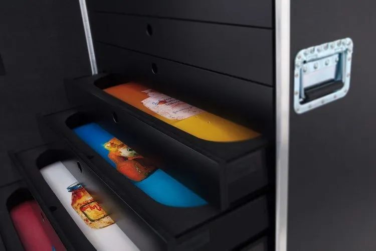 你是滑滑板还是赏滑板？买了艺术家联名的滑板不滑会被说装X吗？