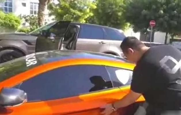 迪拜王子买了一辆超级跑车,迪拜王子开迈凯伦车