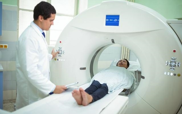 核磁共振机器有辐射吗,核磁共振机器里边有辐射源吗