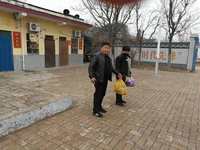 隔离疫情不隔爱守望相助暖人心,隔离病毒不隔爱居家隔离亦温暖