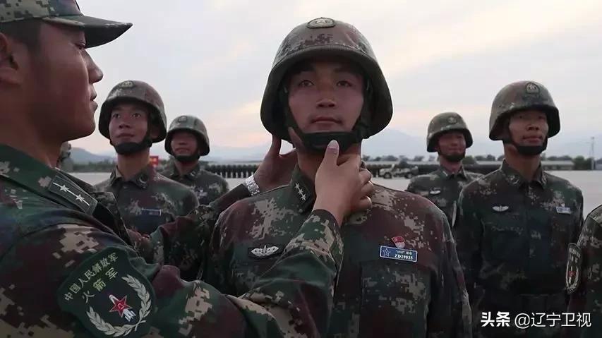 共同上阵的父子兵,军人父子一起参加阅兵