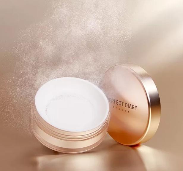 为什么早上涂的粉底中午就暗黄了,为什么刚涂上粉底液白一会就变黑