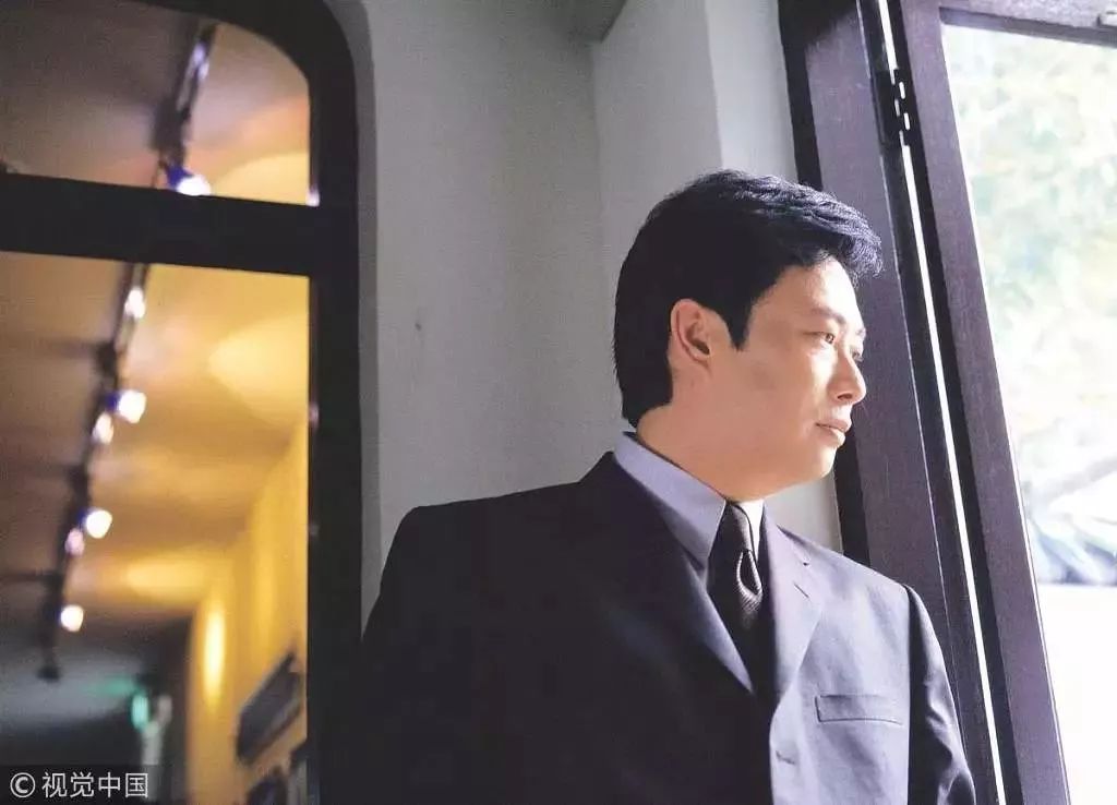 64岁费玉清告别歌坛,现场泪奔,万望珍重