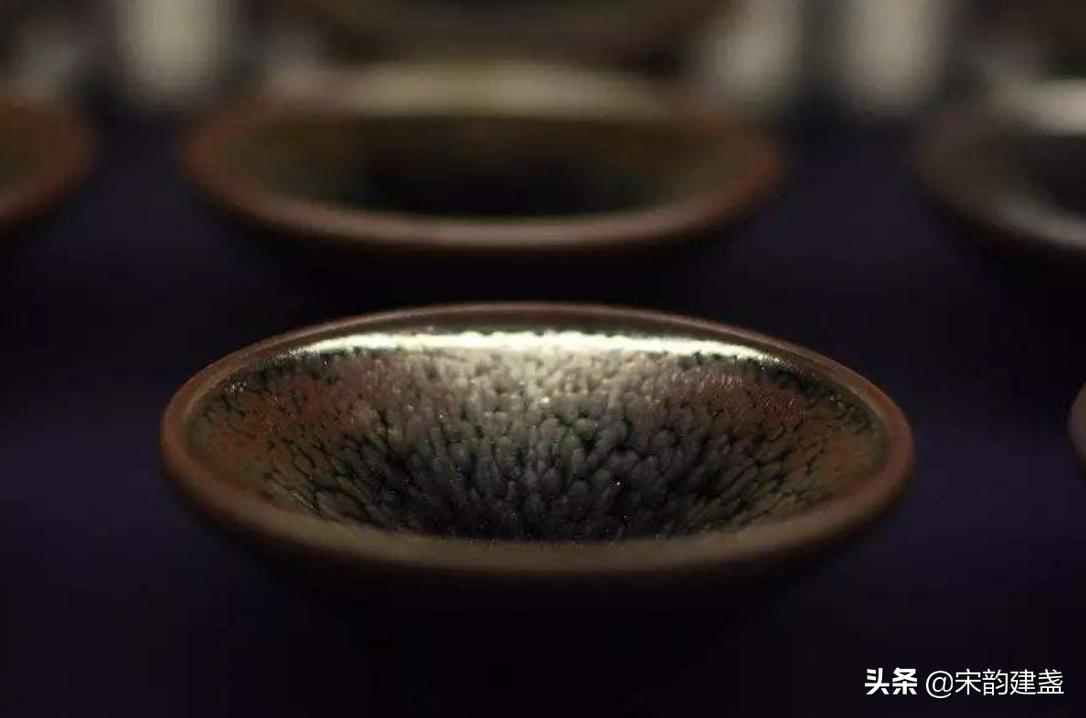 建盏和茶盏哪里不一样呢,喝茶的建盏是哪个建盏