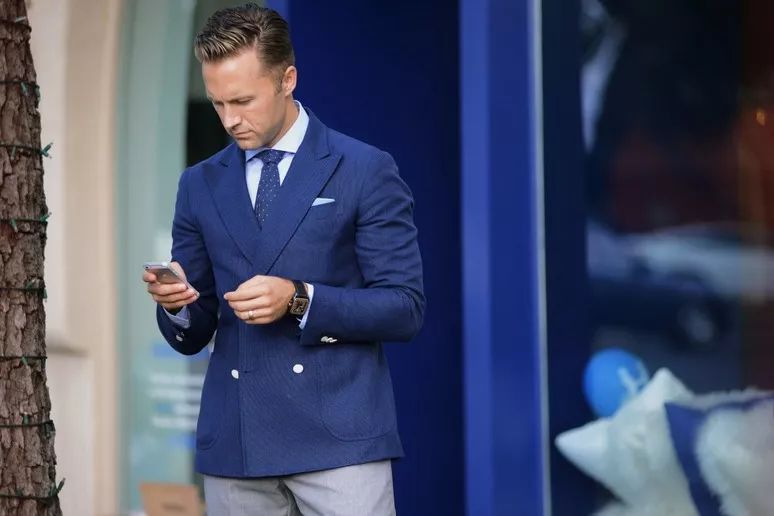 西装纽扣的正确扣法,西装纽扣怎么弄稳