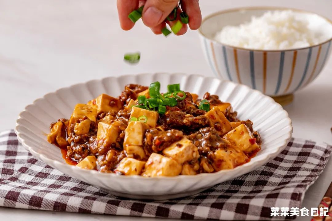 上班族午饭微波炉加热,微波炉解决一日三餐