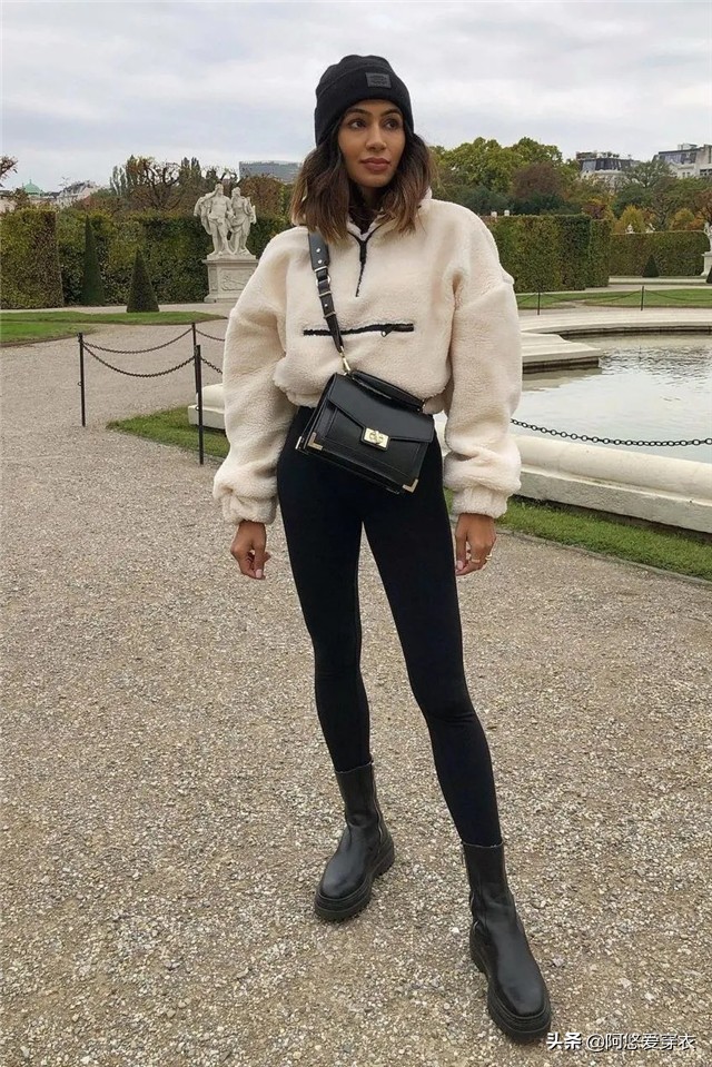 羽绒裤显瘦不臃肿时尚,冬天穿什么保暖裤显瘦