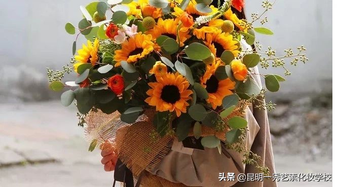 你眼里的化妆师和现实中的化妆师,化妆师的生活到底是怎样的