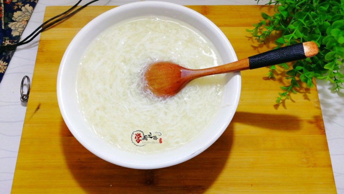 蛋炒饭黏糊成团易沾锅？看10年炒饭摊主如何操作，松散干香有诀窍