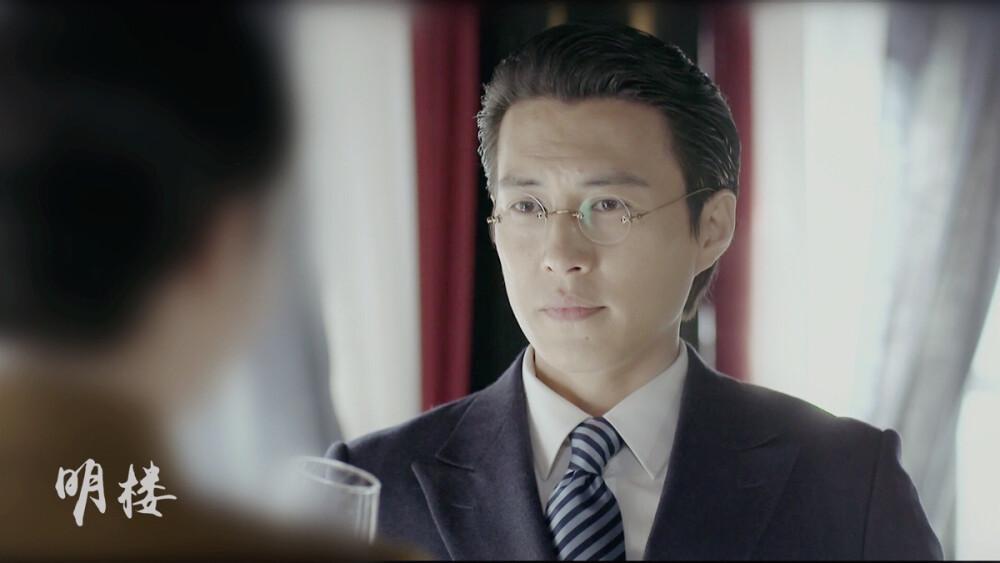 说大话、卖弄文字、夸大学识,“老干部”靳东人设崩得一点不冤