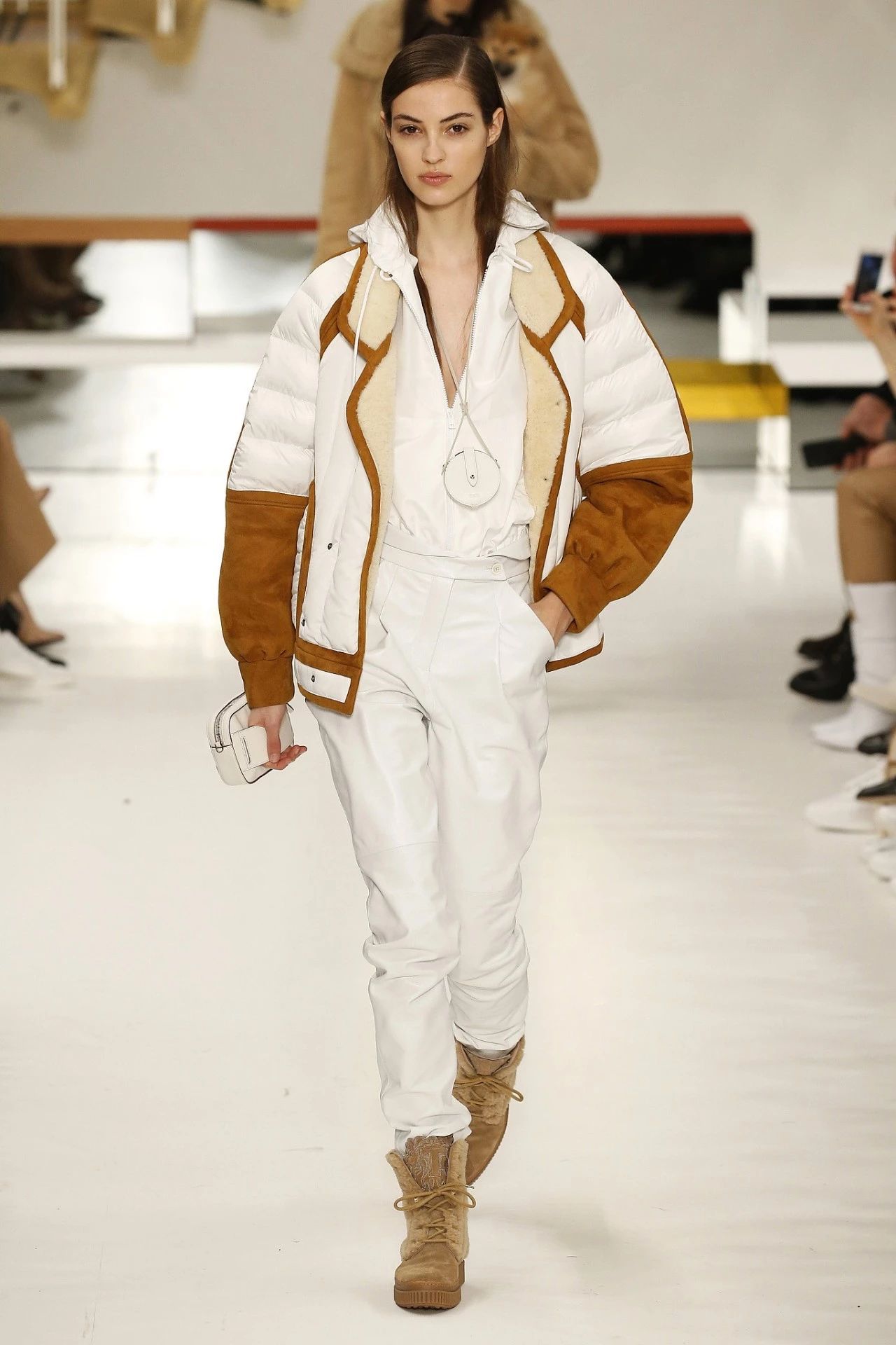 150斤面包服显瘦,面包服加直筒裤