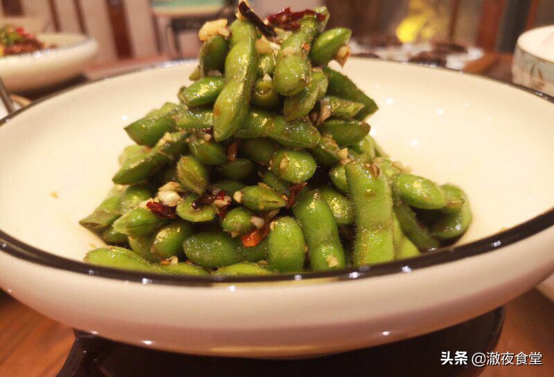 澈夜食堂｜有人祝你快乐，我只愿你嘬完这盆虾子，觉得人间值得