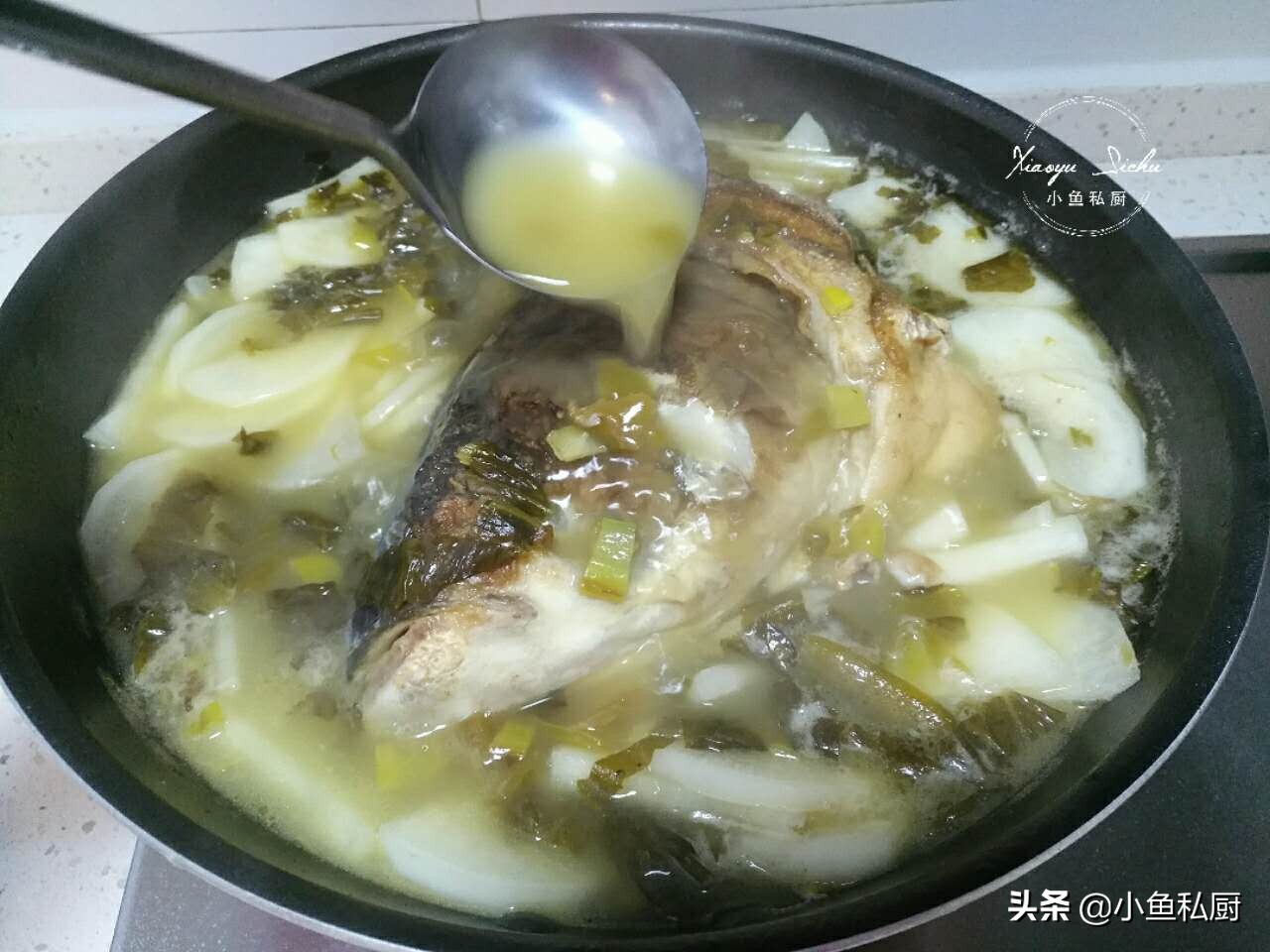 煮鱼汤用开水会腥吗,煮鱼汤为什么要用猪油