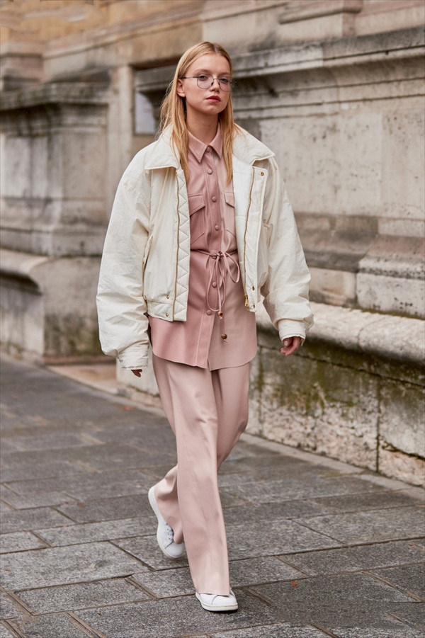 女款棒球夹克外套搭配,这个秋天想穿你的外套吗