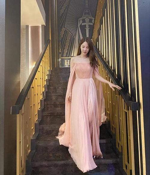 比韩剧精彩!财阀美貌千金和顶流爱豆隐婚、又密恋最帅男演员