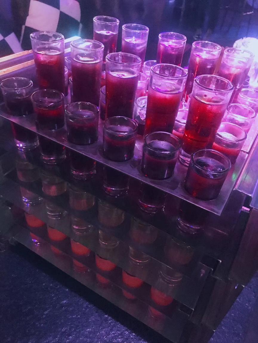 一边写一边流口水,红谷滩这些店可要好好的啊,脱下口罩我就来