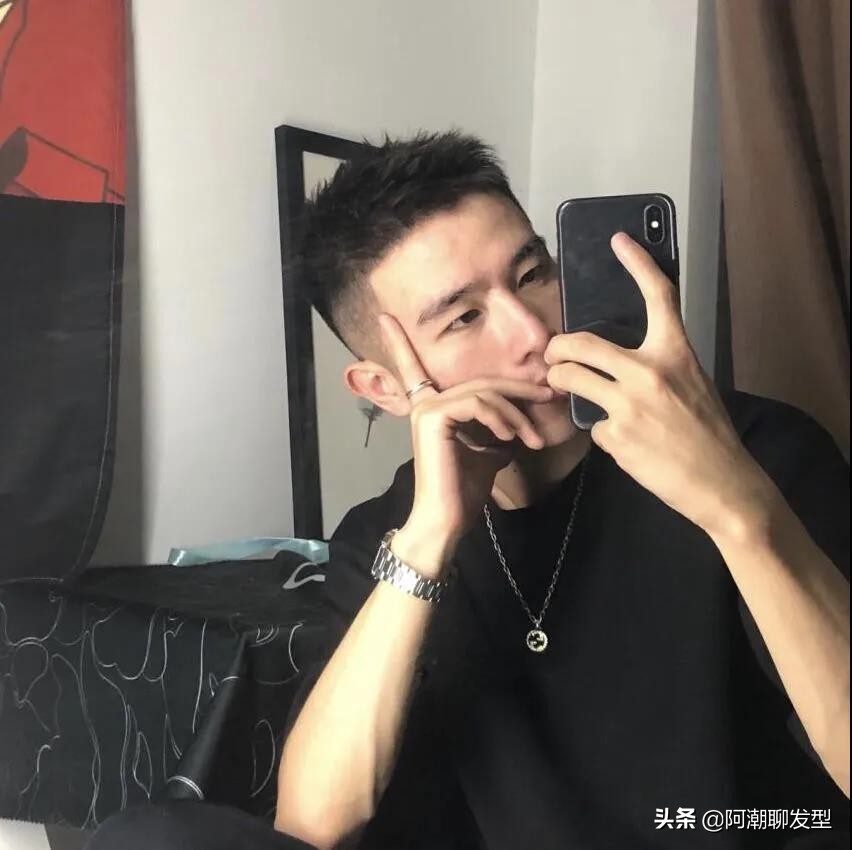 穿搭寸头男生夏季干净痞帅,最流行男士寸头发型