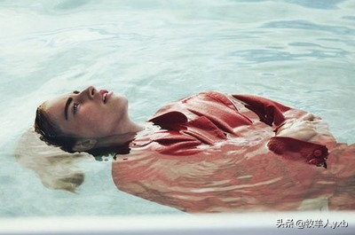 女人如水是怎么回事,都说女人是水要温柔不能乱发脾气