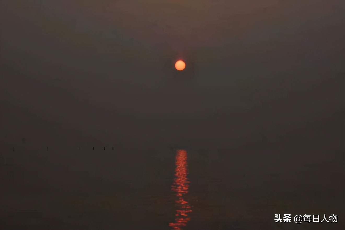 爬两个小时黄山光明顶看日出,登上山顶看美景黄山一日游结束